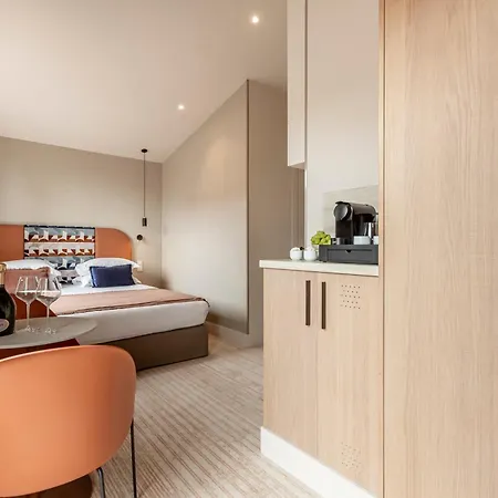 Fl By Sweett Hotel 4*