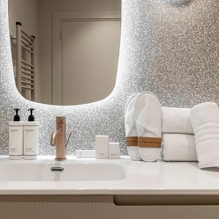 Fl By Sweett Hotel
